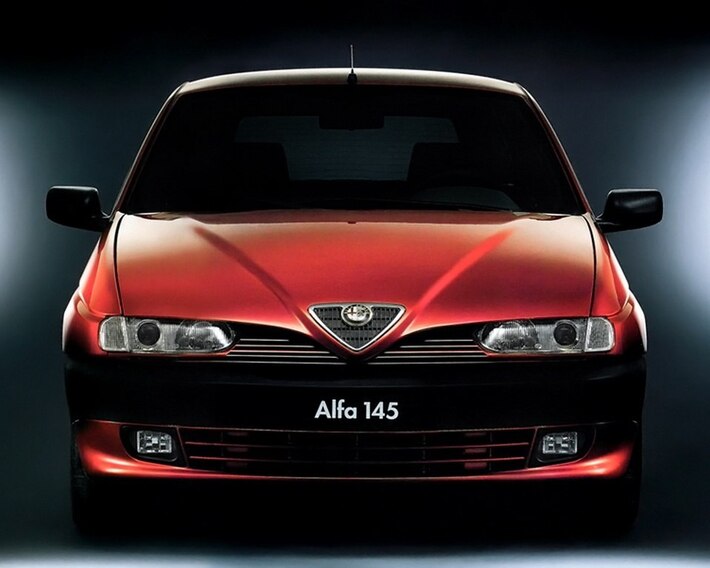 Alfa Romeo 145 front view