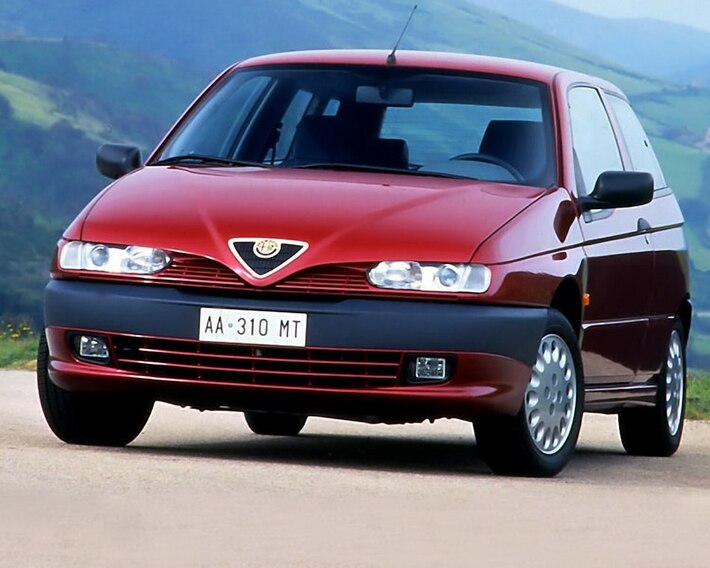 Alfa Romeo 145 side profile