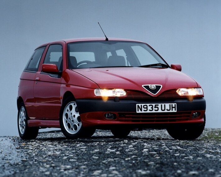 Alfa Romeo 145 rear view