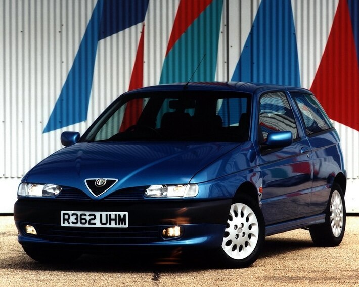 Alfa Romeo 145 interior