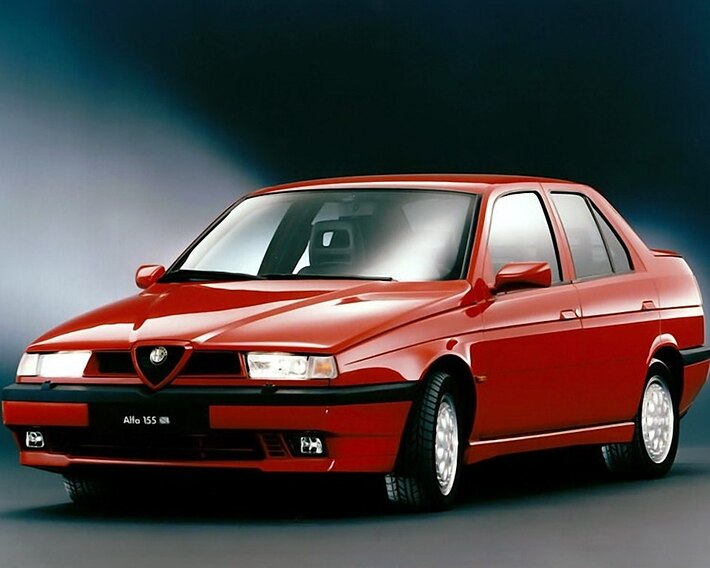 Alfa Romeo 155 front view