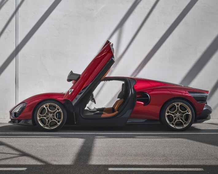 New Alfa Romeo 33 Stradale interior