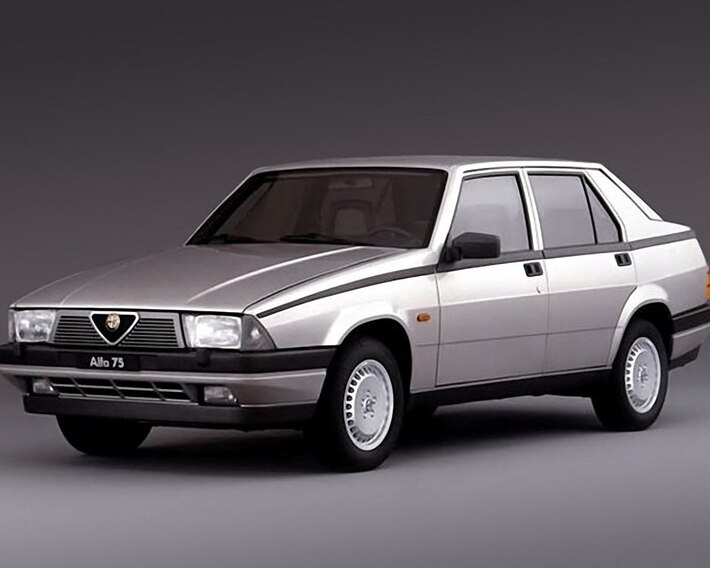 Alfa Romeo 75 front view