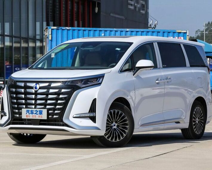 Denza D9 luxury MPV