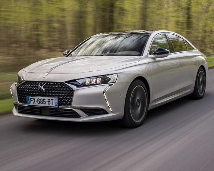 DS 9 Executive Saloon