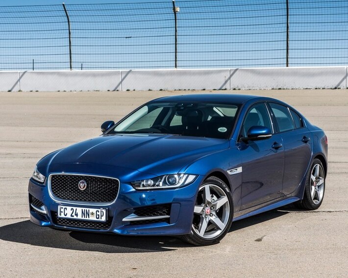2020 Jaguar XE P300 R-Dynamic SE