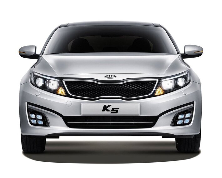 Kia K5 — Bold midsize sedan