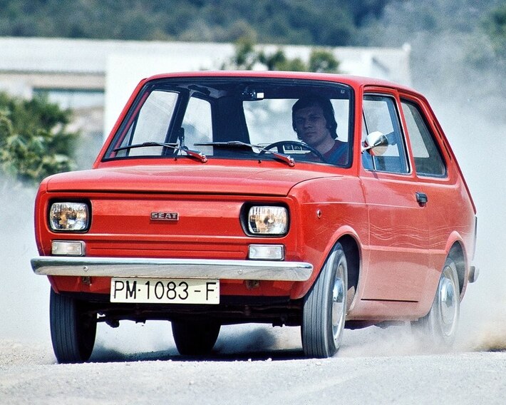 SEAT 600