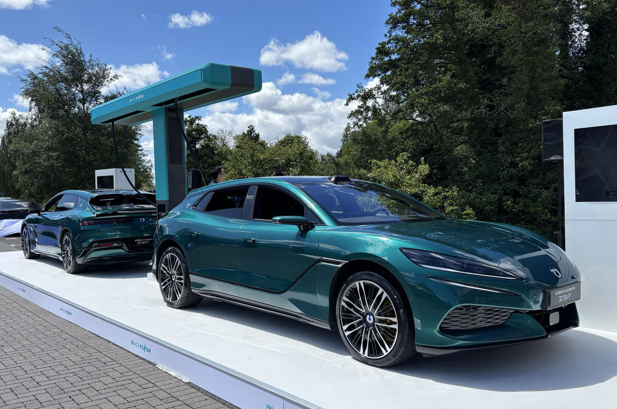 BYD Böyük Britaniyada 1500kW Flaş Şarj Cihazı Təqdim Etdi: Elektrikli Avtomobil Şarjının Gələcəyi Artıq Burada