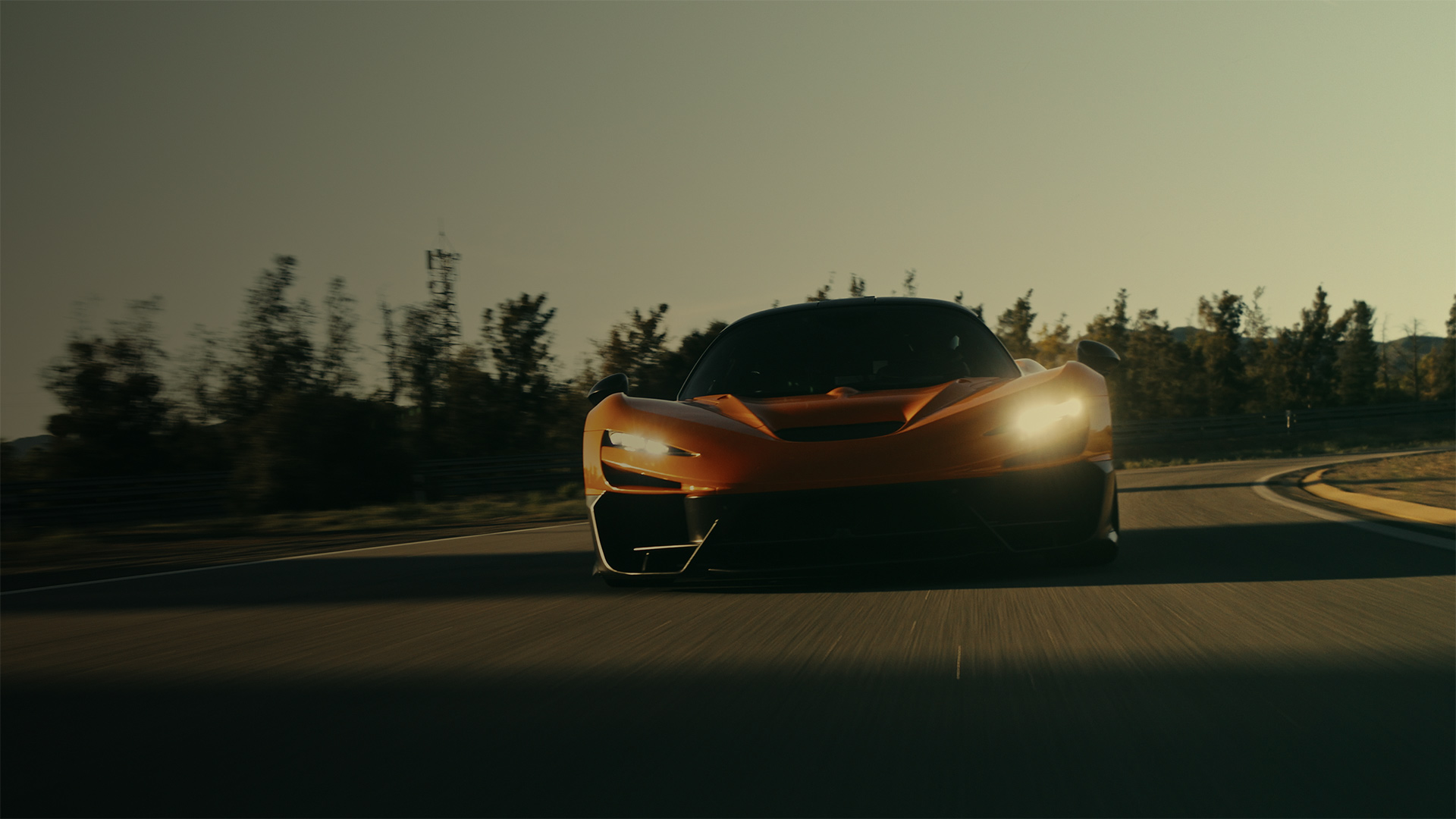 McLaren W1 İcmalı 2026: Mübahisəli Dizayn, Lakin Sizi Heyrətə Salan Performans