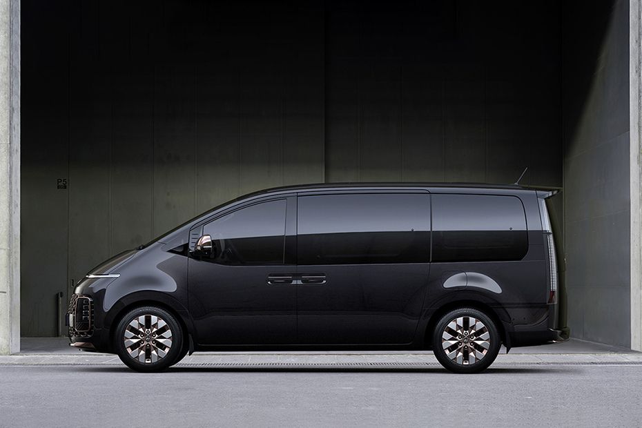 Hyundai Staria Hybrid Side Profile 2026