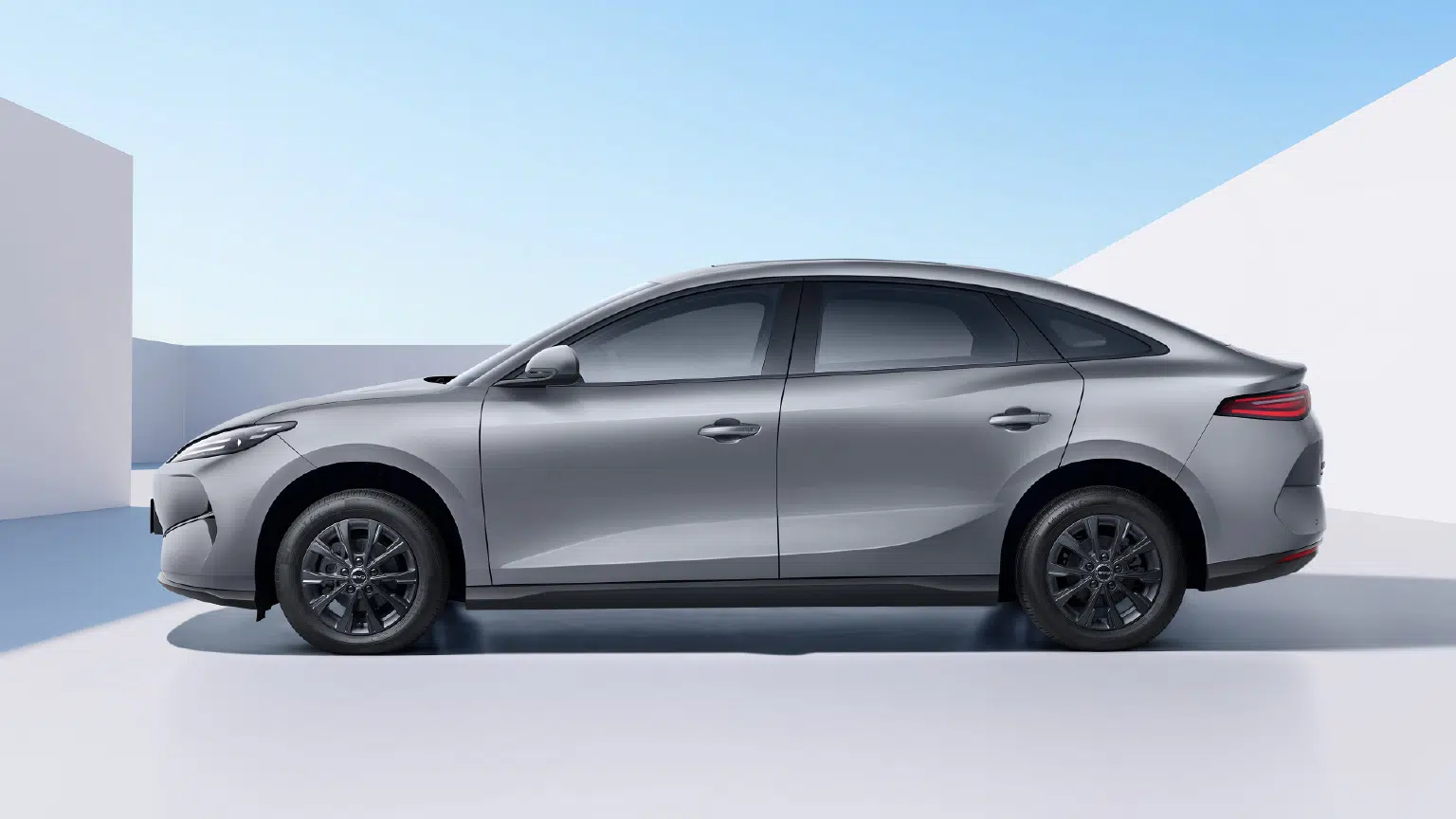 BYD E7 Side Profile