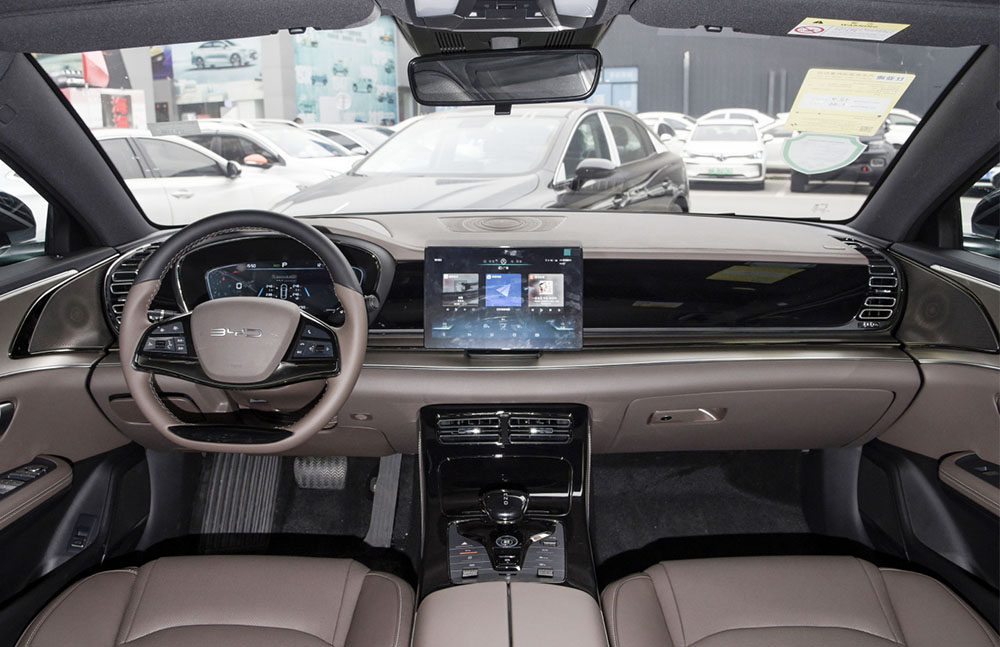2026 BYD e9 Daxili Salon
