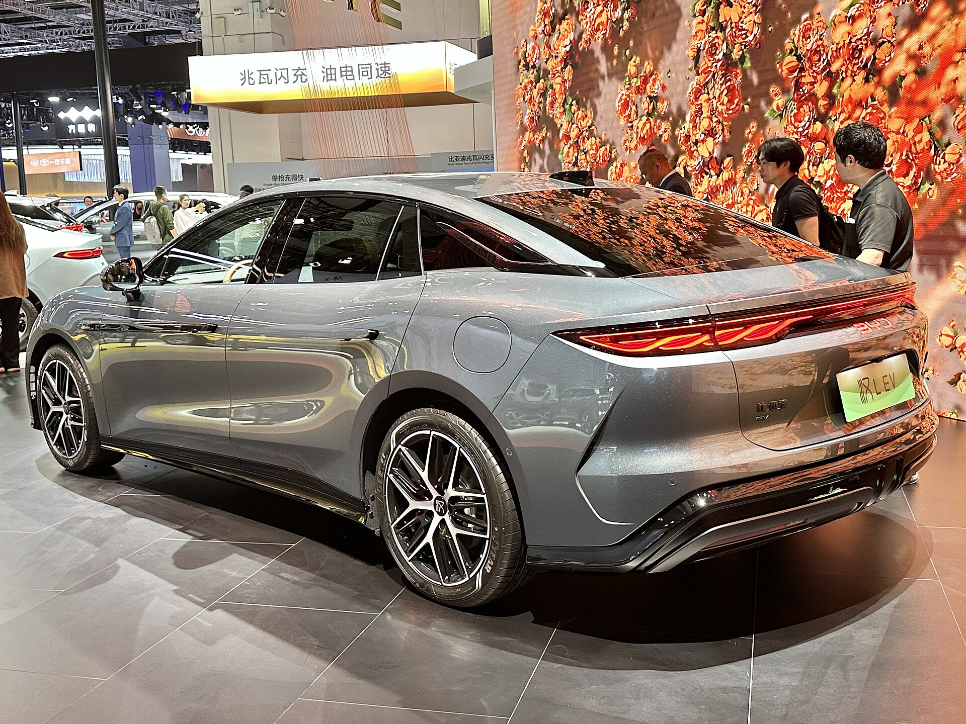 2026 BYD Han L DM Yan Görünüş
