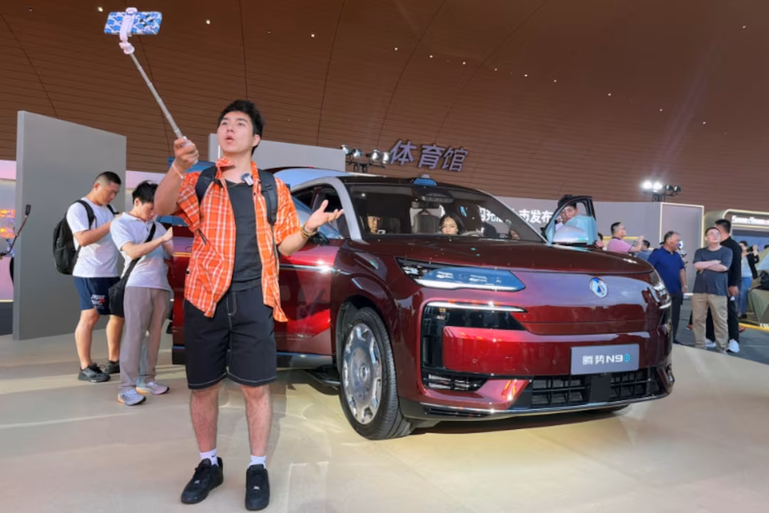 BYD Denza N9 Front View